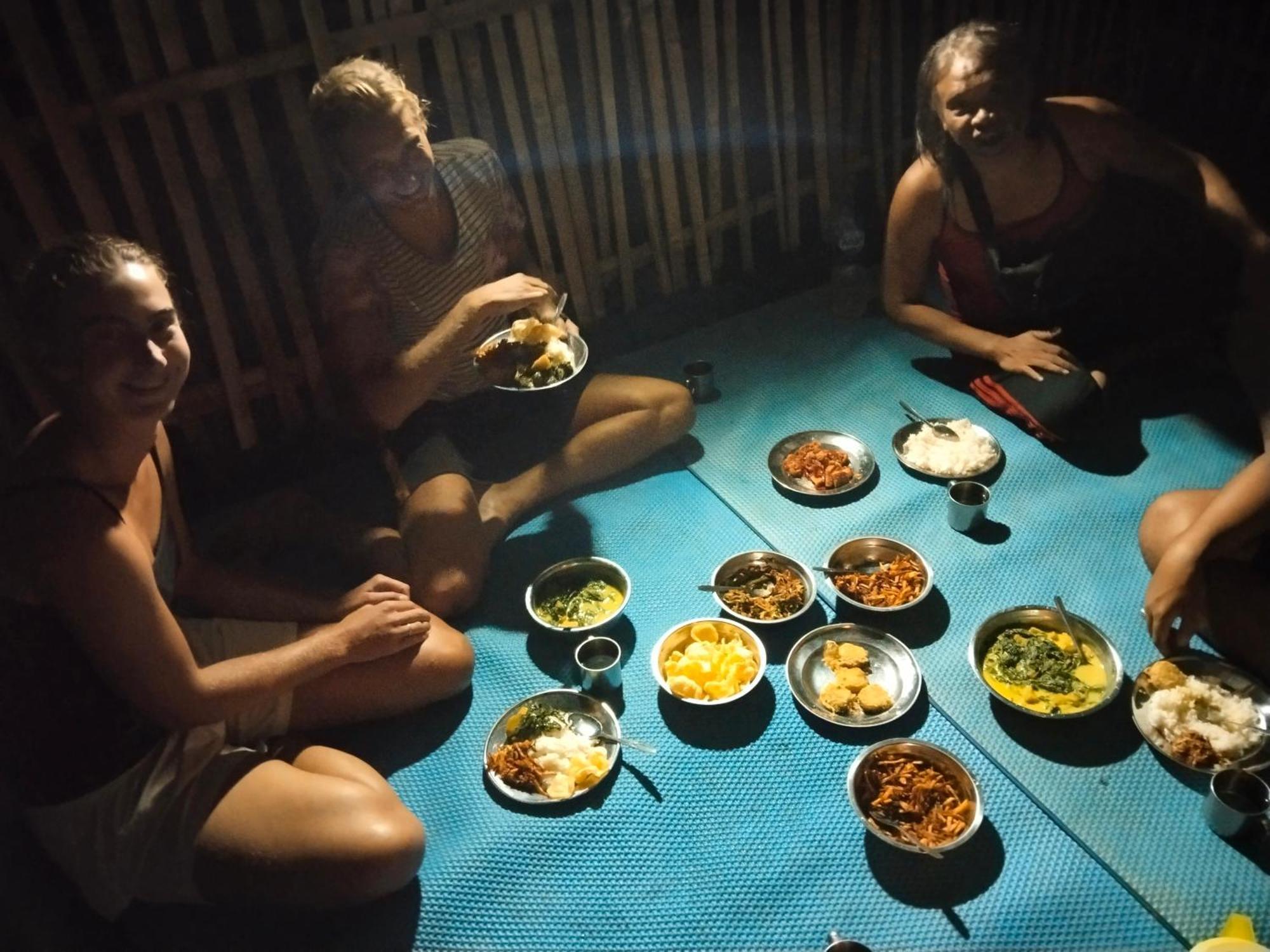 Jhony'S Backpacker-Guest House Only Stay Here Book Treking With Us Bukit Lawang Buitenkant foto
