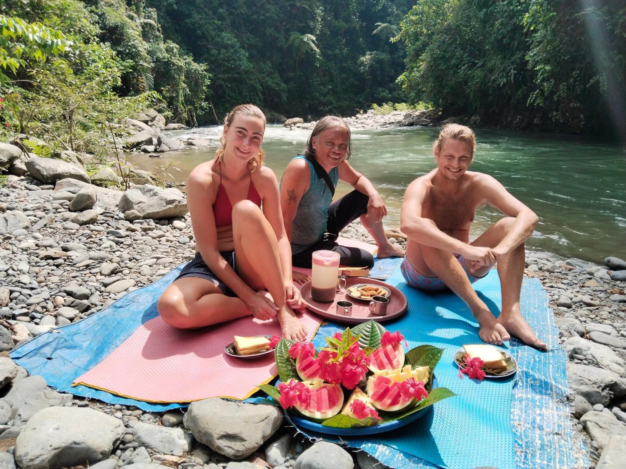 Jhony'S Backpacker-Guest House Only Stay Here Book Treking With Us Bukit Lawang Buitenkant foto