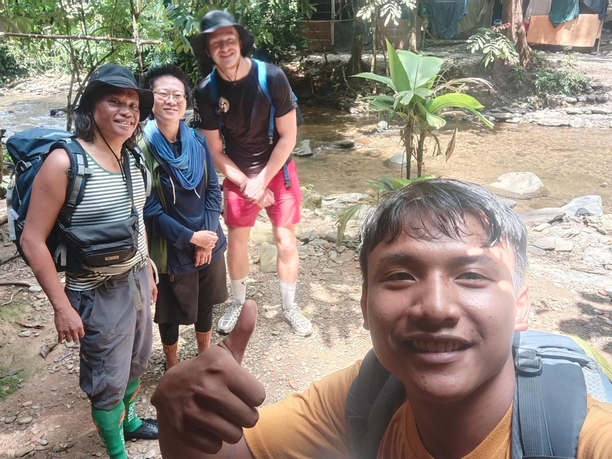 Jhony'S Backpacker-Guest House Only Stay Here Book Treking With Us Bukit Lawang Buitenkant foto