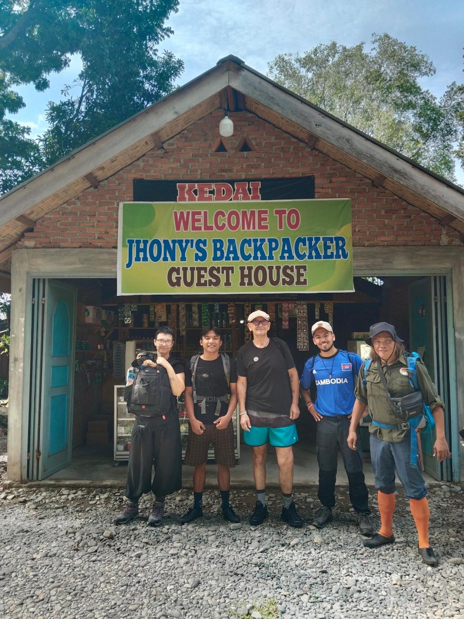 Jhony'S Backpacker-Guest House Only Stay Here Book Treking With Us Bukit Lawang Buitenkant foto