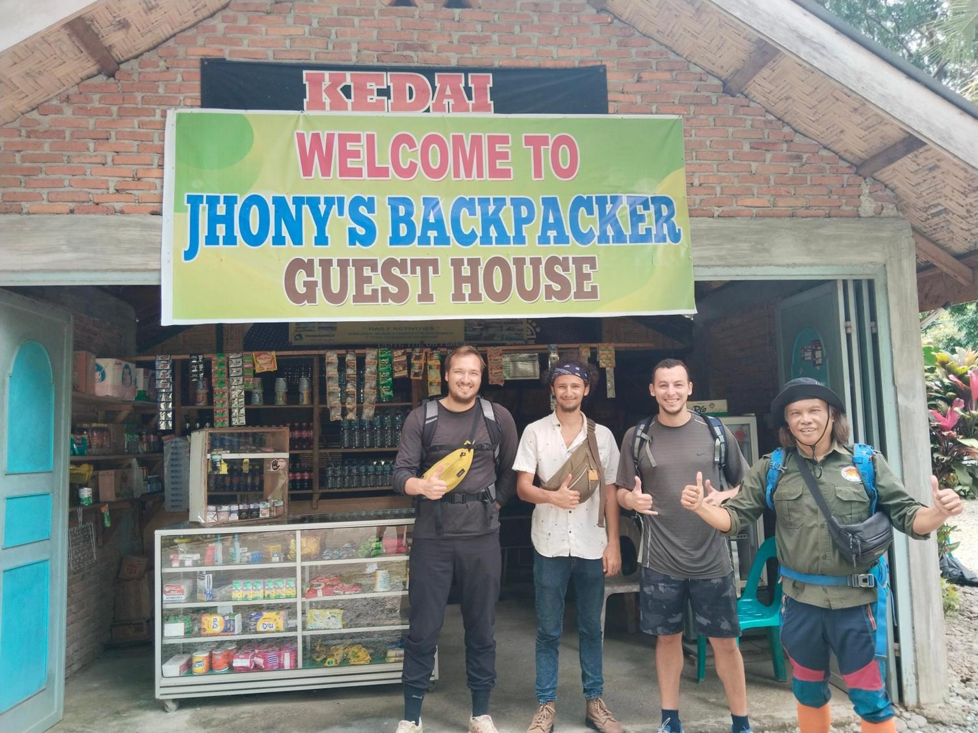 Jhony'S Backpacker-Guest House Only Stay Here Book Treking With Us Bukit Lawang Buitenkant foto