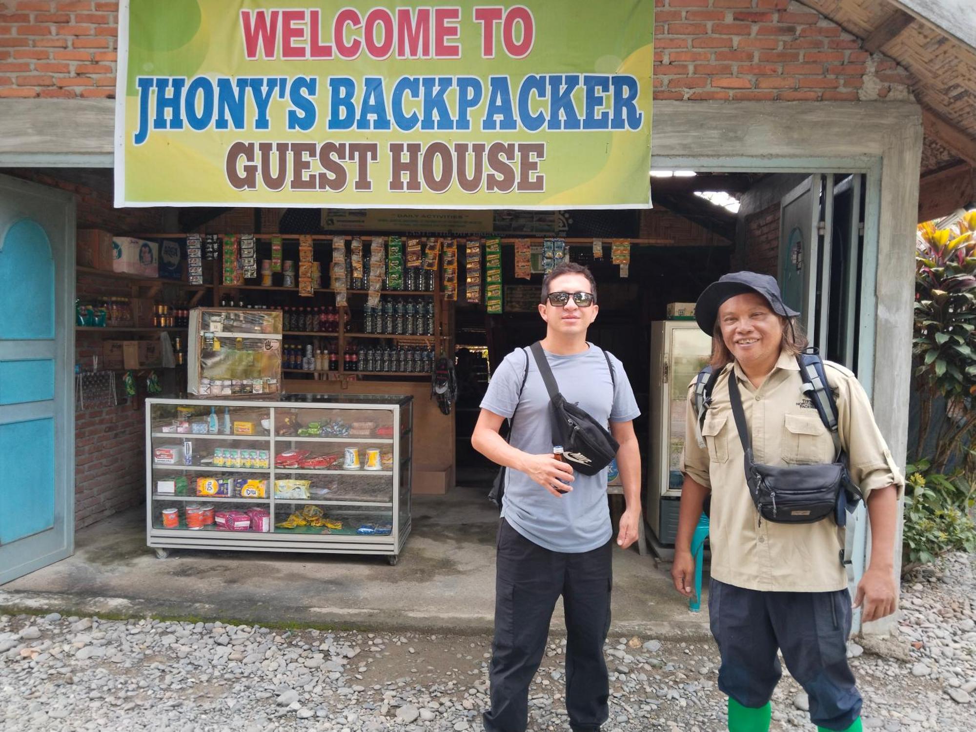 Jhony'S Backpacker-Guest House Only Stay Here Book Treking With Us Bukit Lawang Buitenkant foto