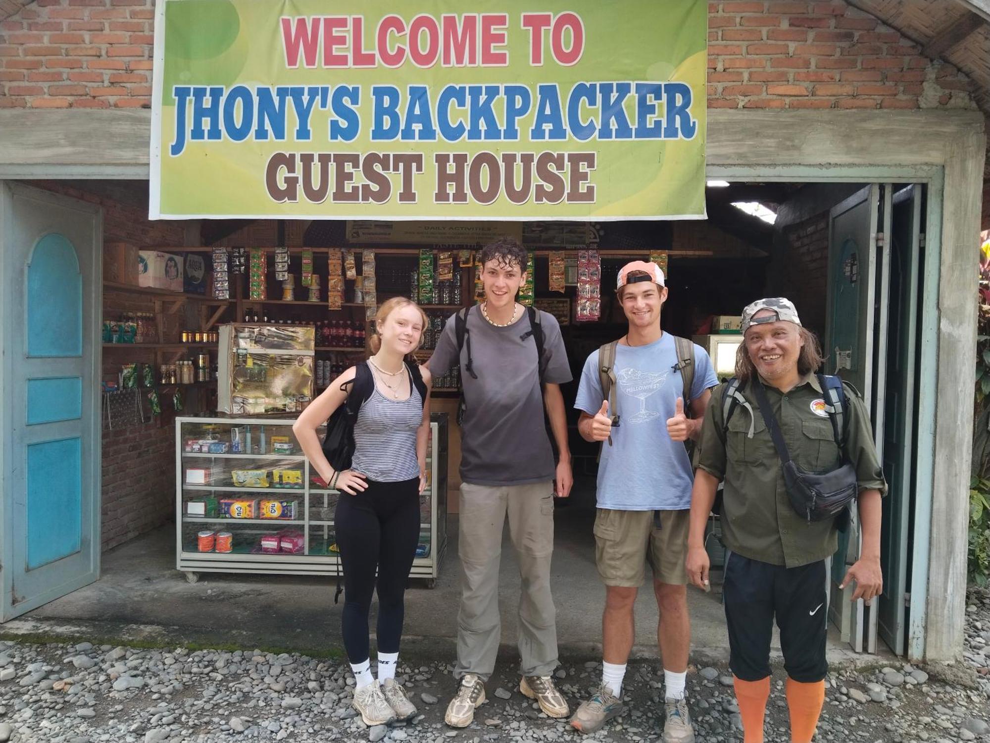 Jhony'S Backpacker-Guest House Only Stay Here Book Treking With Us Bukit Lawang Buitenkant foto