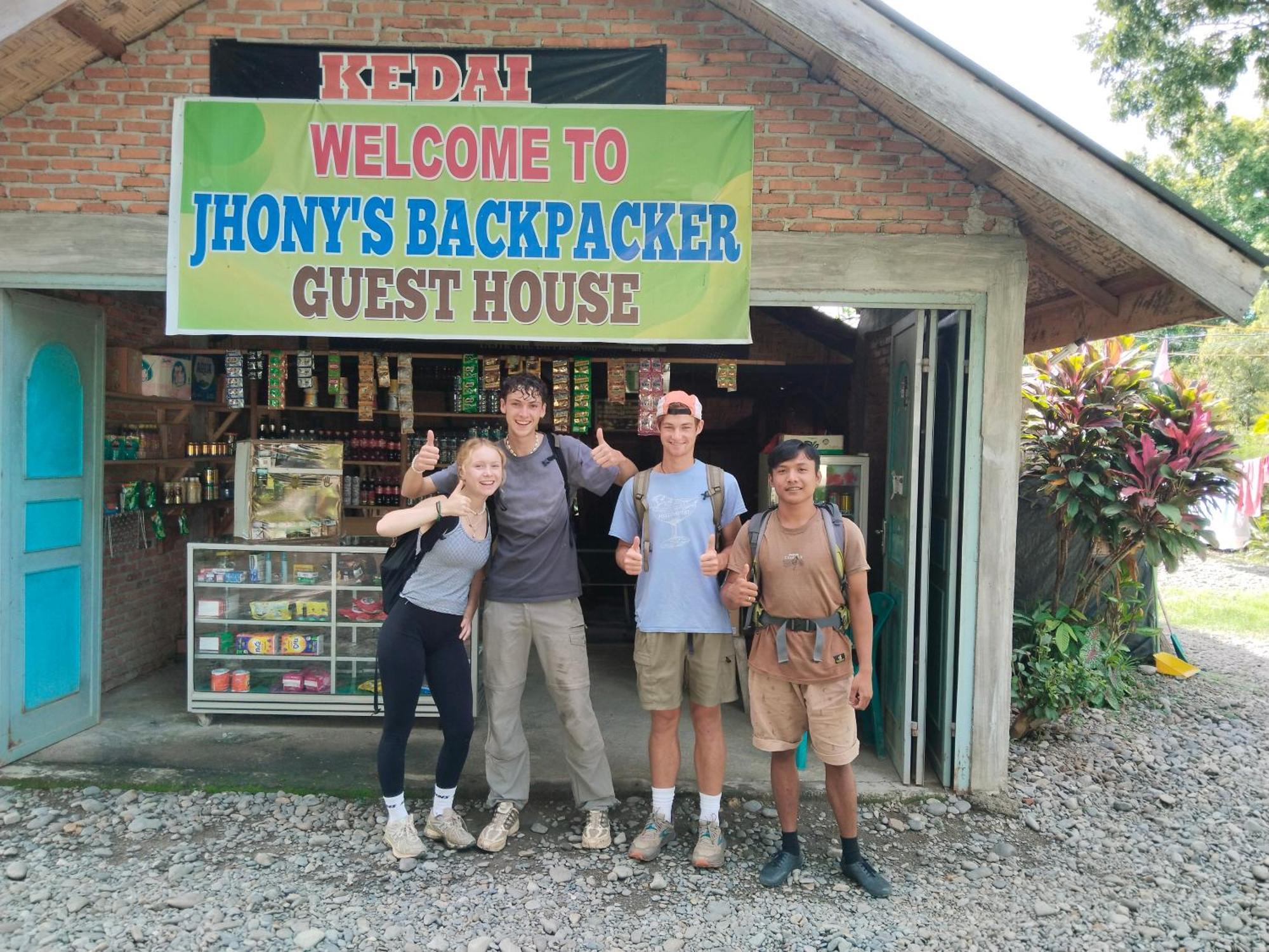 Jhony'S Backpacker-Guest House Only Stay Here Book Treking With Us Bukit Lawang Buitenkant foto