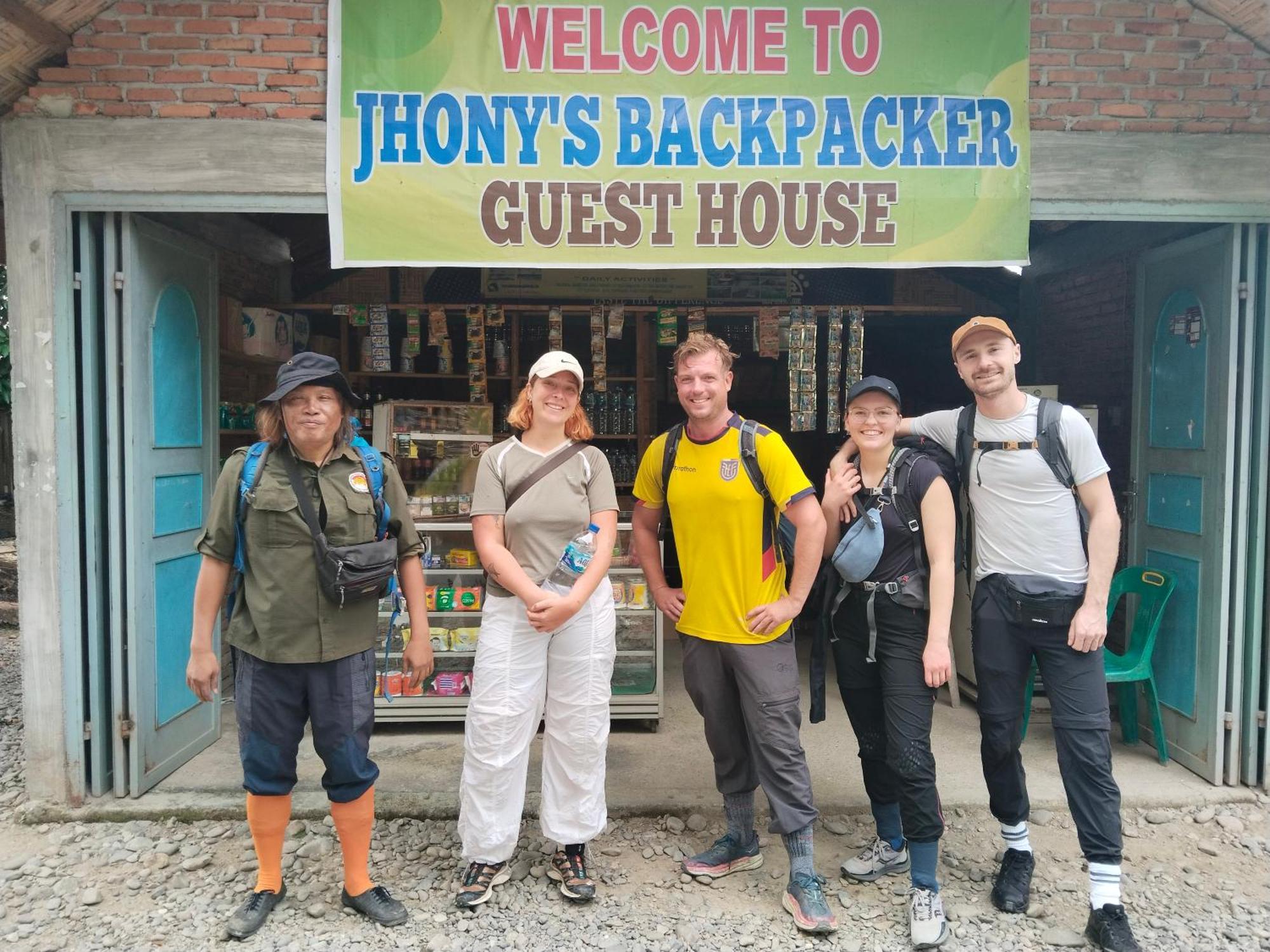 Jhony'S Backpacker-Guest House Only Stay Here Book Treking With Us Bukit Lawang Buitenkant foto