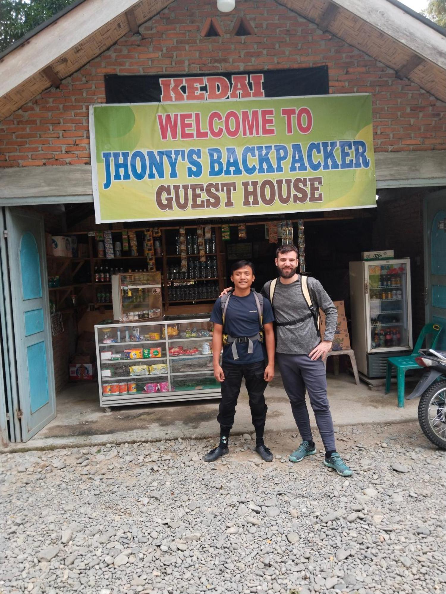 Jhony'S Backpacker-Guest House Only Stay Here Book Treking With Us Bukit Lawang Buitenkant foto