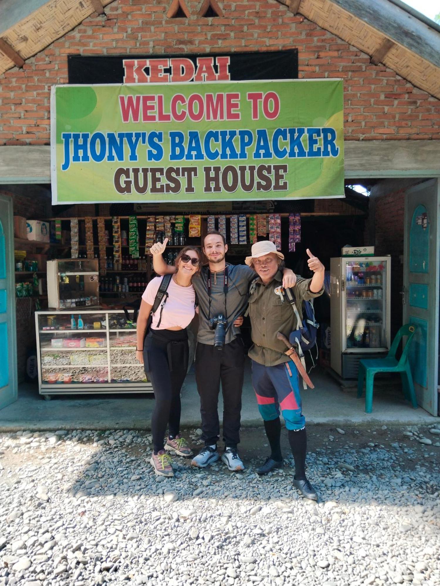 Jhony'S Backpacker-Guest House Only Stay Here Book Treking With Us Bukit Lawang Buitenkant foto