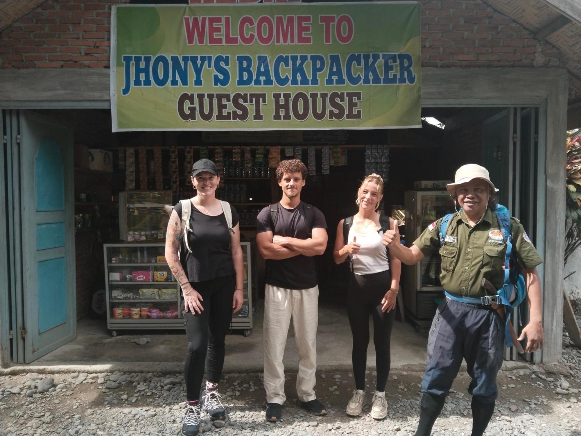 Jhony'S Backpacker-Guest House Only Stay Here Book Treking With Us Bukit Lawang Buitenkant foto