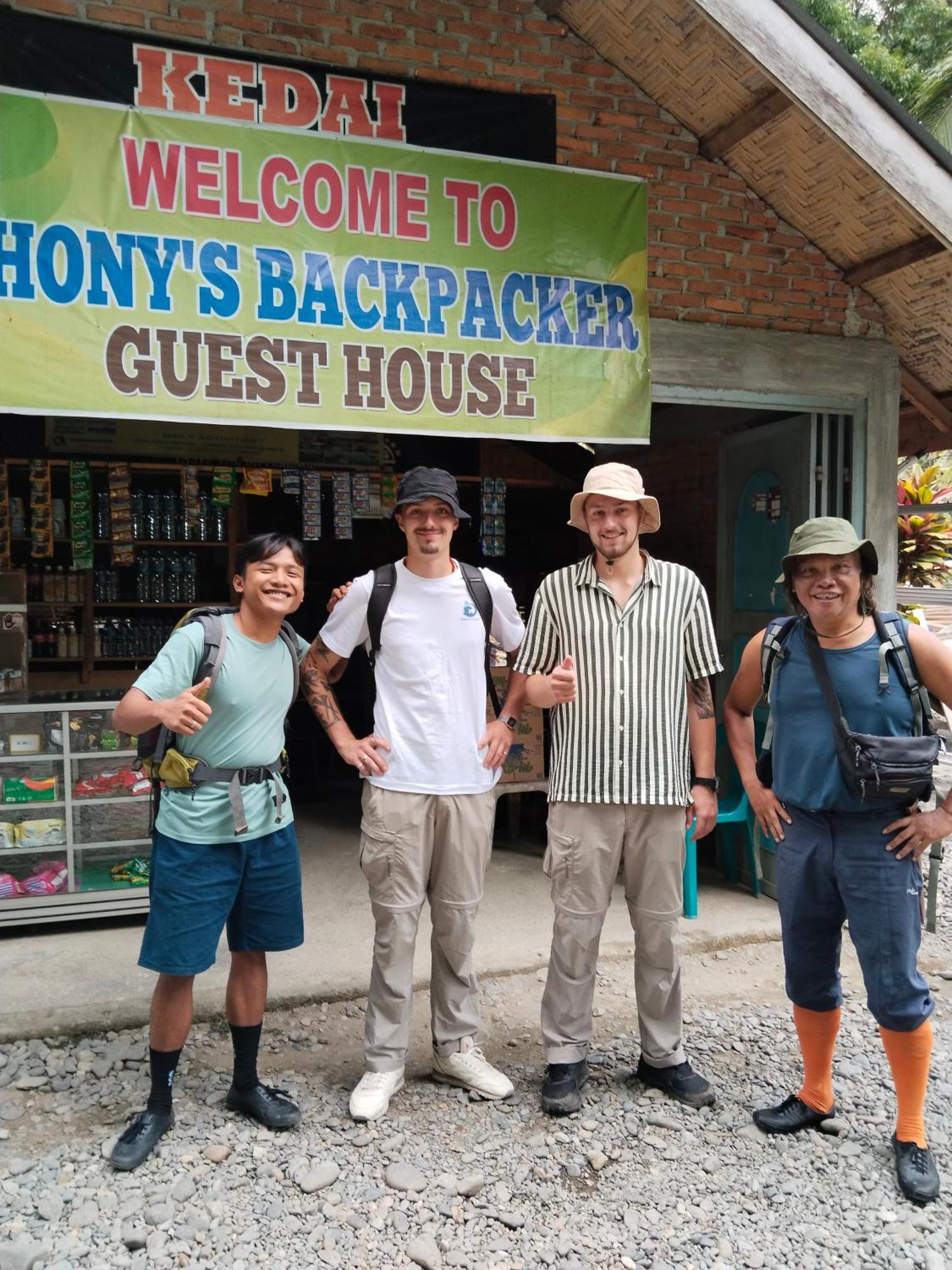 Jhony'S Backpacker-Guest House Only Stay Here Book Treking With Us Bukit Lawang Buitenkant foto