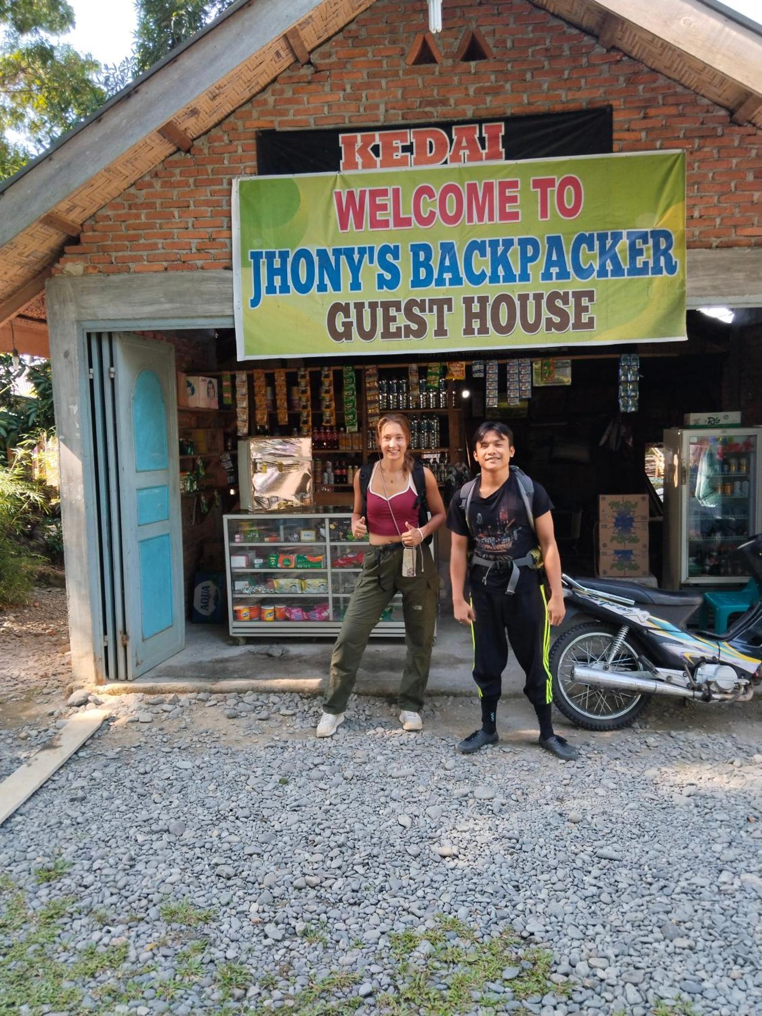 Jhony'S Backpacker-Guest House Only Stay Here Book Treking With Us Bukit Lawang Buitenkant foto